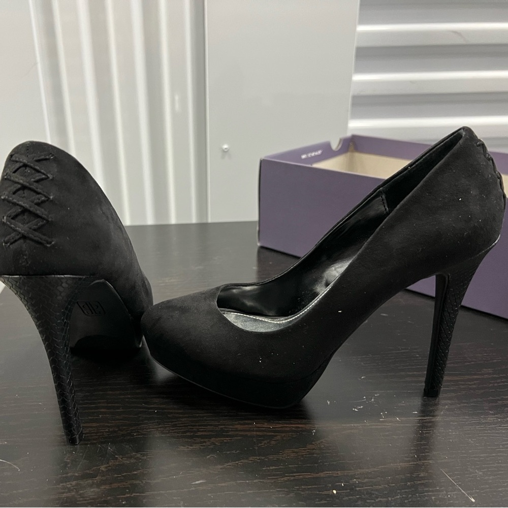 Jennifer Lopez suede platform heels new in box never worn